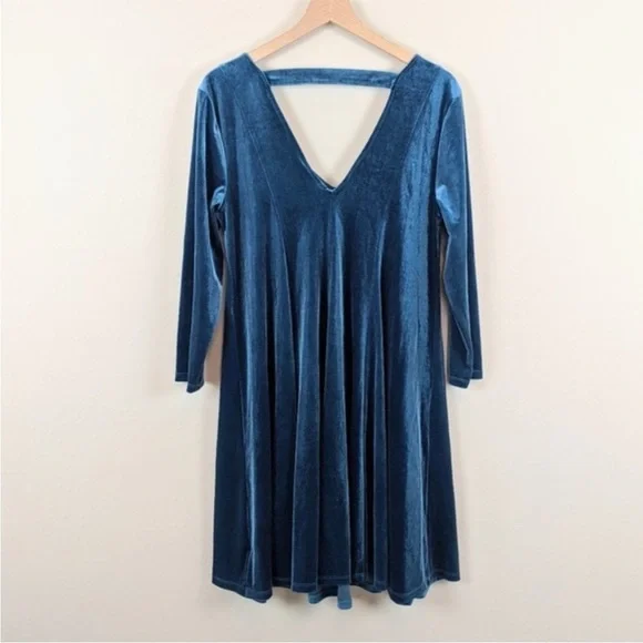 Torrid Velvet Fluted Dress Size 2 - Picture 4 of 10